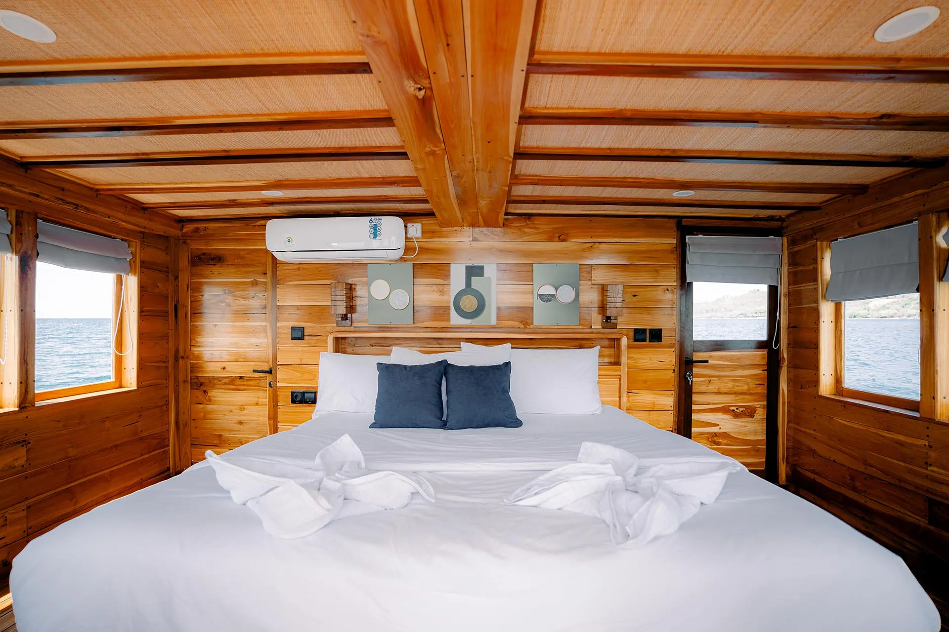 Wakatobi Room_Master Cabin_Barakati Cruises