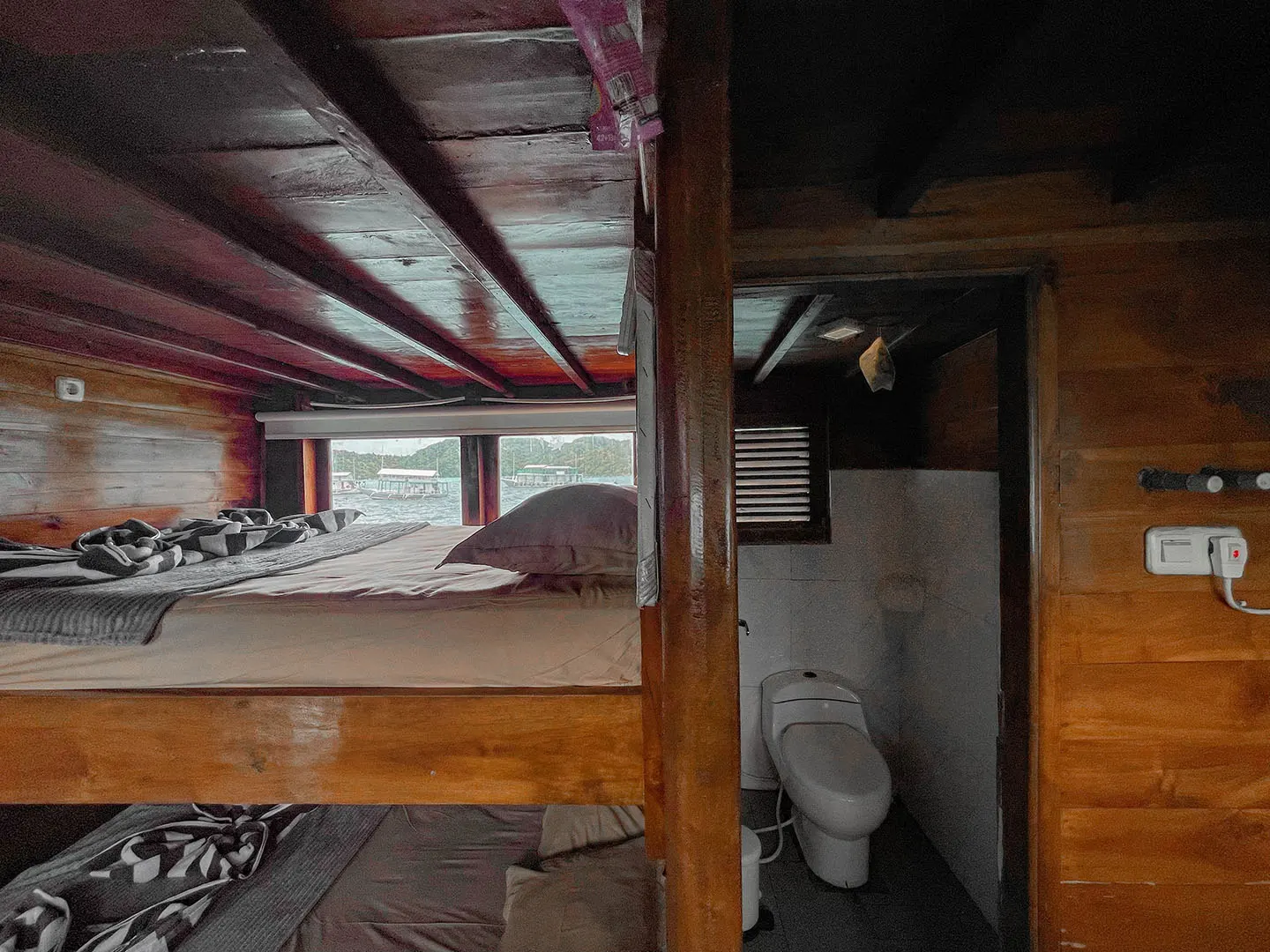 Bathroom_Family Cabin_Octopus